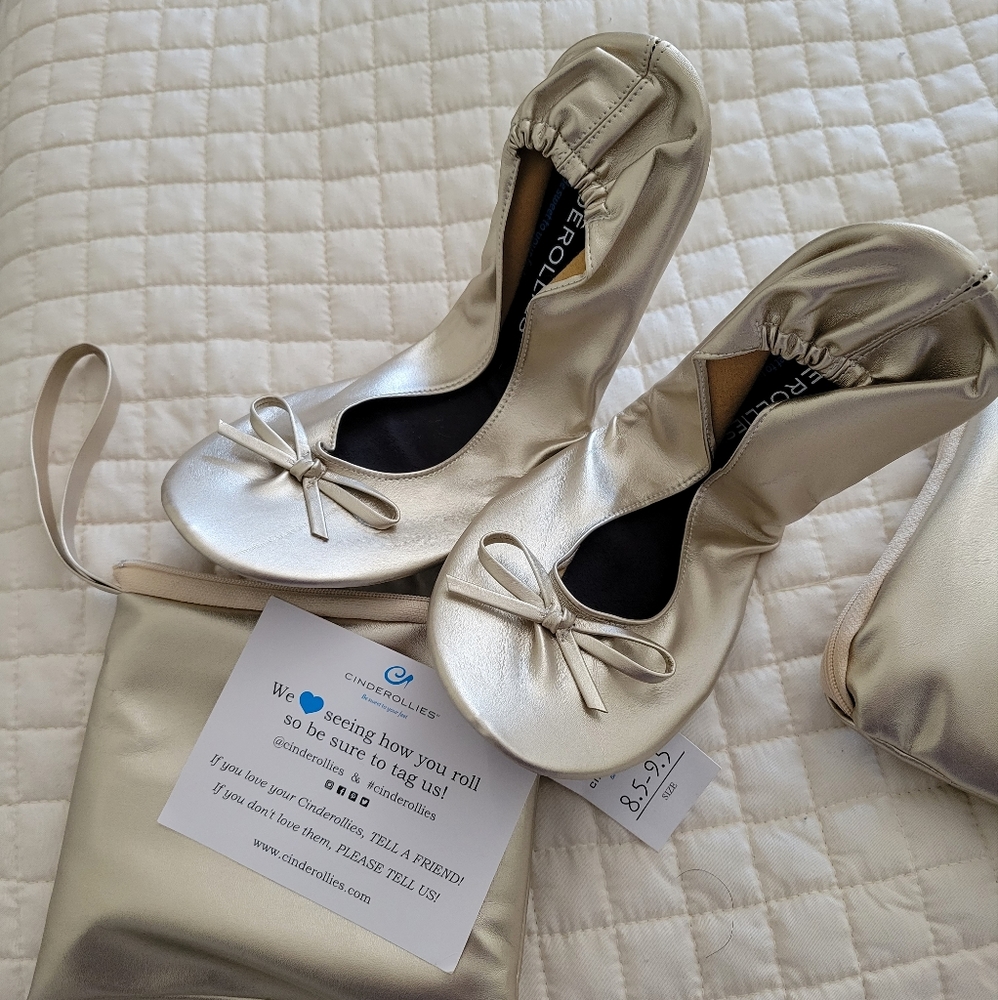 1Gold Foldable Ballet Flats with wristlet sz 8.5-9.5